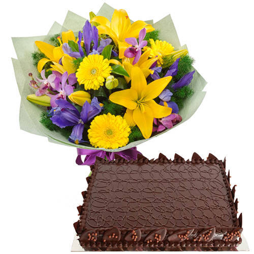 Yummy Chocolate Cake with Mixed Floral Bouquet