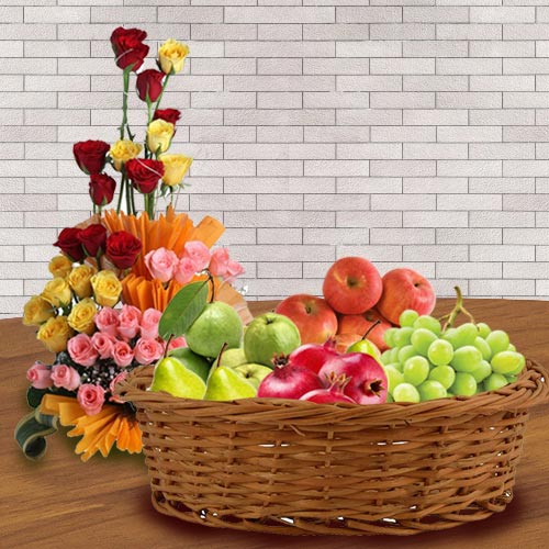 Yummy Fresh Fruits Basket with Assorted Roses Arrangement