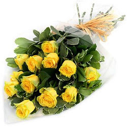 Attractive Bunch of Yellow Roses