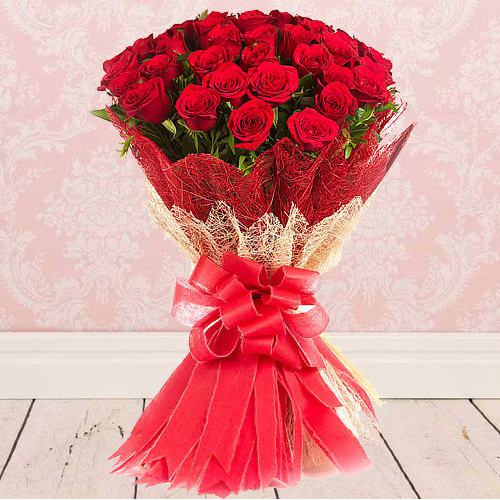 Eye Catching Bouquet ofFresh Red Color Roses