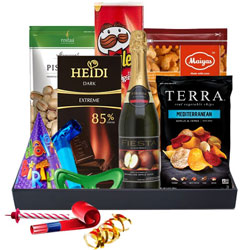 Crunchy Celebration Hamper of Nuts N Snacks